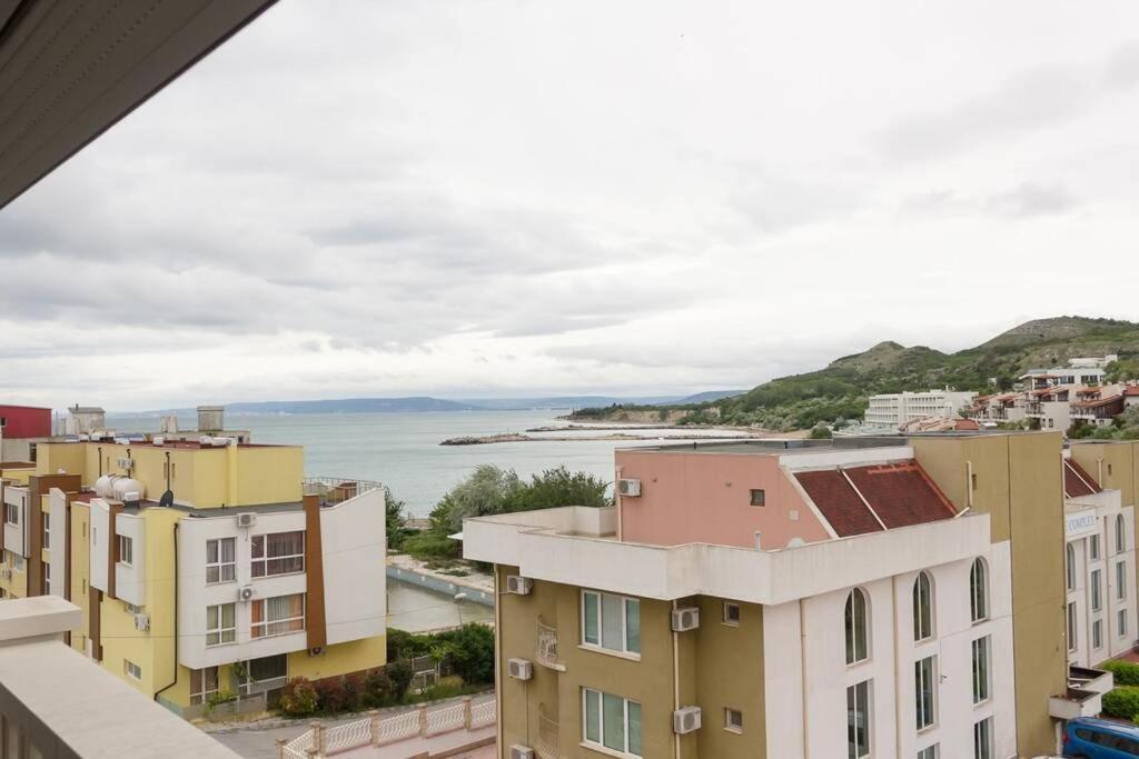 Perfect Summer Vacation Rental - One-Bedroom Flat By Flat Mаnager โทโพลา ภายนอก รูปภาพ
