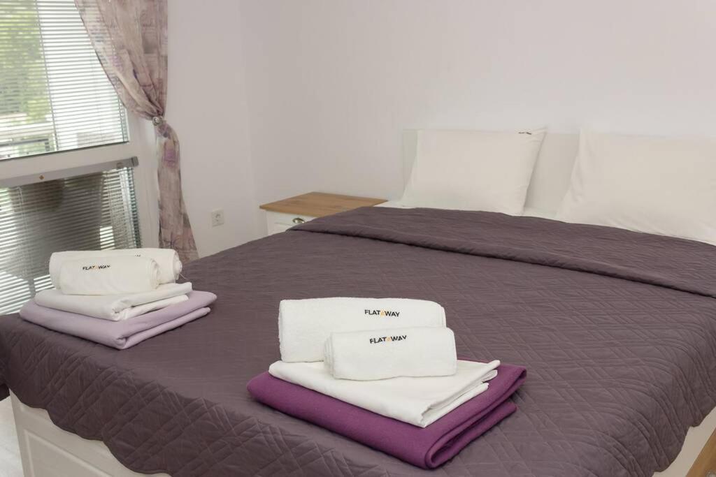 Perfect Summer Vacation Rental - One-Bedroom Flat By Flat Mаnager โทโพลา ภายนอก รูปภาพ