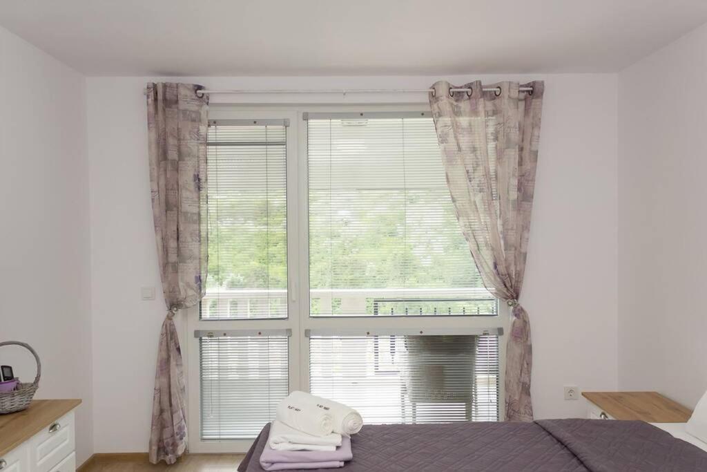 Perfect Summer Vacation Rental - One-Bedroom Flat By Flat Mаnager โทโพลา ภายนอก รูปภาพ