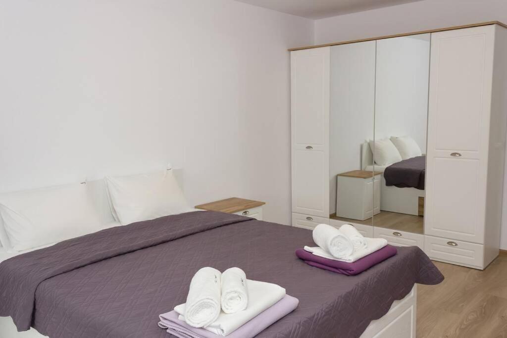 Perfect Summer Vacation Rental - One-Bedroom Flat By Flat Mаnager โทโพลา ภายนอก รูปภาพ