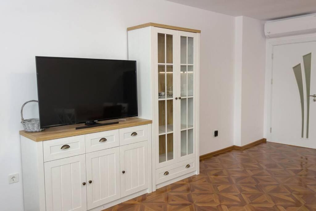 Perfect Summer Vacation Rental - One-Bedroom Flat By Flat Mаnager โทโพลา ภายนอก รูปภาพ